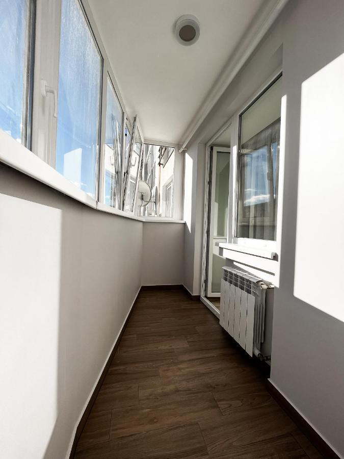 Світлі Апартаменти В Самому Центрі Біля Корпусного Парку - Мережа Helen Poltava Room photo