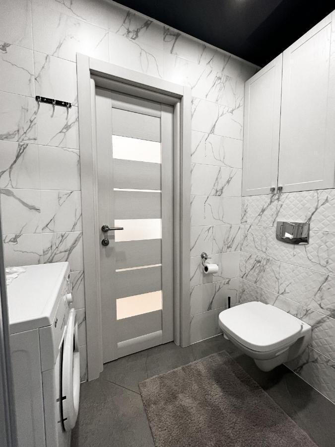 Світлі Апартаменти В Самому Центрі Біля Корпусного Парку - Мережа Helen Poltava Room photo